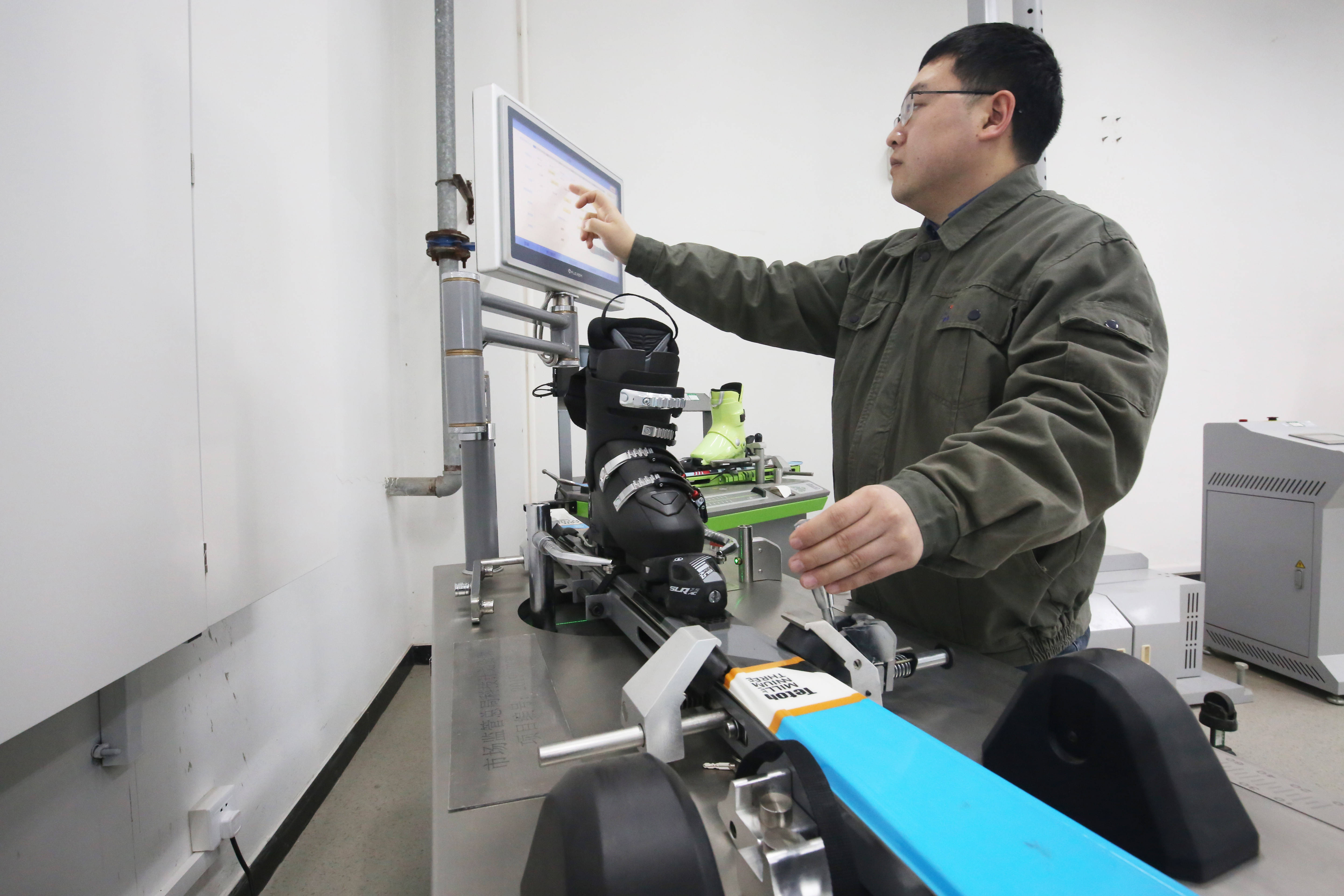 产品质量监督检验研究院为后奥运经济发展提供技术支撑纪实新利体育网站登录让冰雪运动装备“质地有声”——河北省(图2)