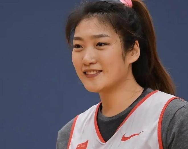 名最坏处境或退出女篮王芳该出手新利体育app遭遇烦李梦或被点(图5)
