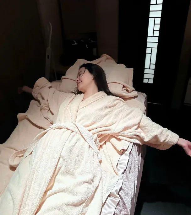 萃雯参加《浪姐2025》意外曝光倦容TVB花旦黄翠如大肚任吃美食视后邓(图6)